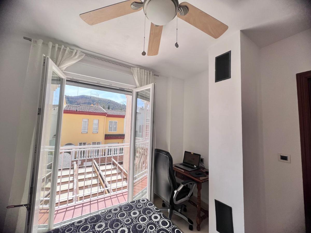 דירות גרנדה Casa Ideal Familias Y Grupos Con Balcones Exterior Soleada Patios Cerca Alhambra, Sierra Nevada, Rio Genil, Lancha Del Genil, Parque Llano Y Reloj Del Sol Con Barbacoas, Campo De Futbol, Circuito Gimnasia מראה חיצוני תמונה
