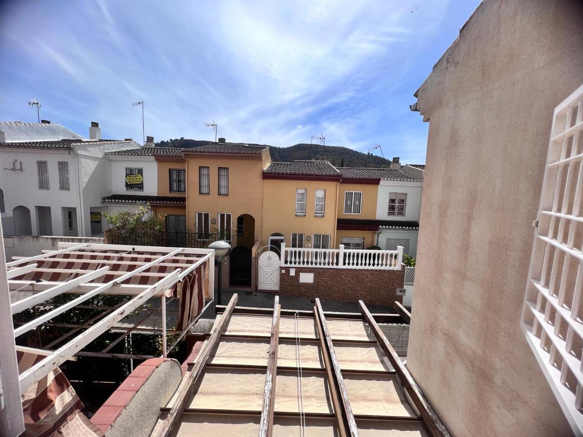 דירות גרנדה Casa Ideal Familias Y Grupos Con Balcones Exterior Soleada Patios Cerca Alhambra, Sierra Nevada, Rio Genil, Lancha Del Genil, Parque Llano Y Reloj Del Sol Con Barbacoas, Campo De Futbol, Circuito Gimnasia מראה חיצוני תמונה