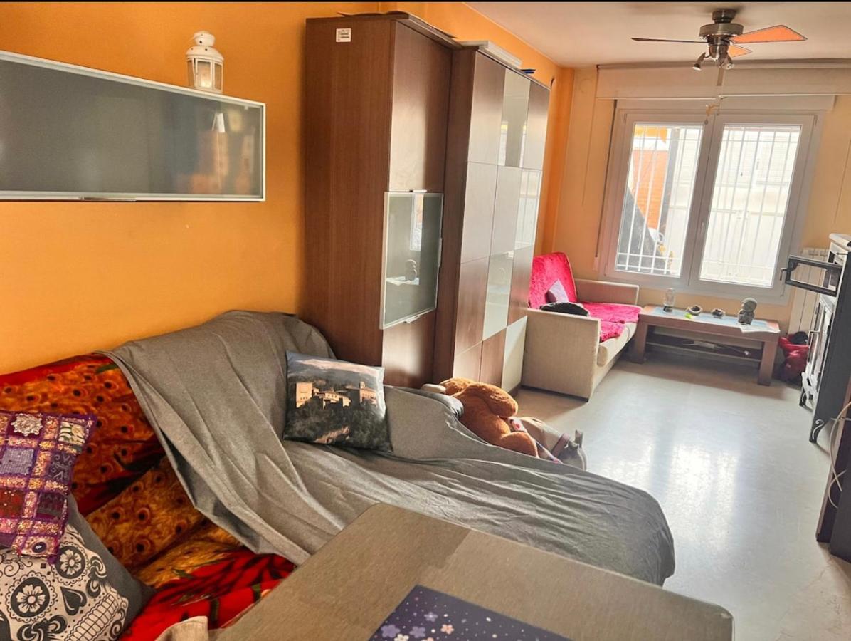 דירות גרנדה Casa Ideal Familias Y Grupos Con Balcones Exterior Soleada Patios Cerca Alhambra, Sierra Nevada, Rio Genil, Lancha Del Genil, Parque Llano Y Reloj Del Sol Con Barbacoas, Campo De Futbol, Circuito Gimnasia מראה חיצוני תמונה