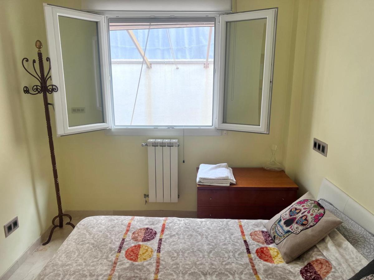דירות גרנדה Casa Ideal Familias Y Grupos Con Balcones Exterior Soleada Patios Cerca Alhambra, Sierra Nevada, Rio Genil, Lancha Del Genil, Parque Llano Y Reloj Del Sol Con Barbacoas, Campo De Futbol, Circuito Gimnasia מראה חיצוני תמונה