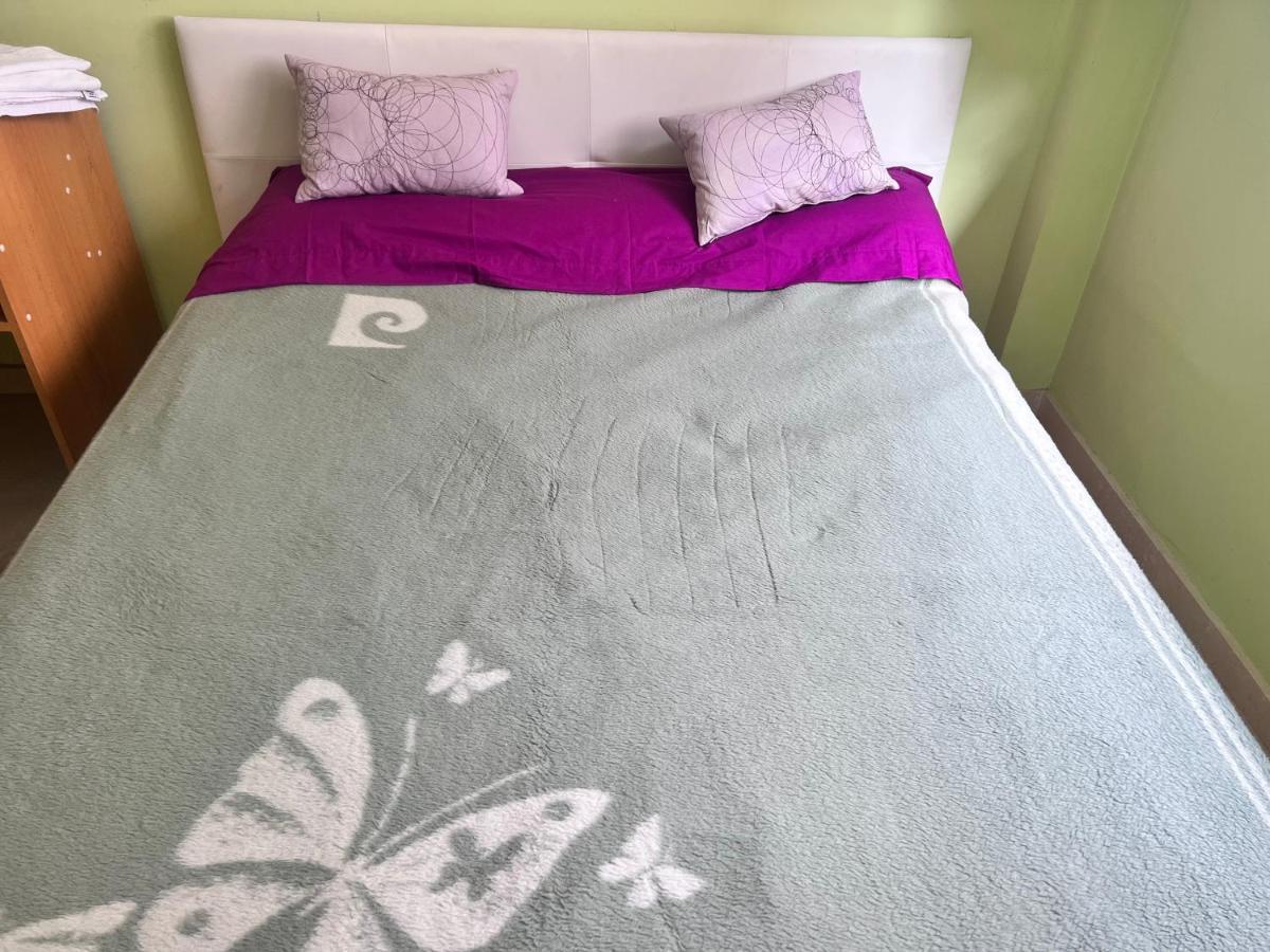 דירות גרנדה Casa Ideal Familias Y Grupos Con Balcones Exterior Soleada Patios Cerca Alhambra, Sierra Nevada, Rio Genil, Lancha Del Genil, Parque Llano Y Reloj Del Sol Con Barbacoas, Campo De Futbol, Circuito Gimnasia מראה חיצוני תמונה