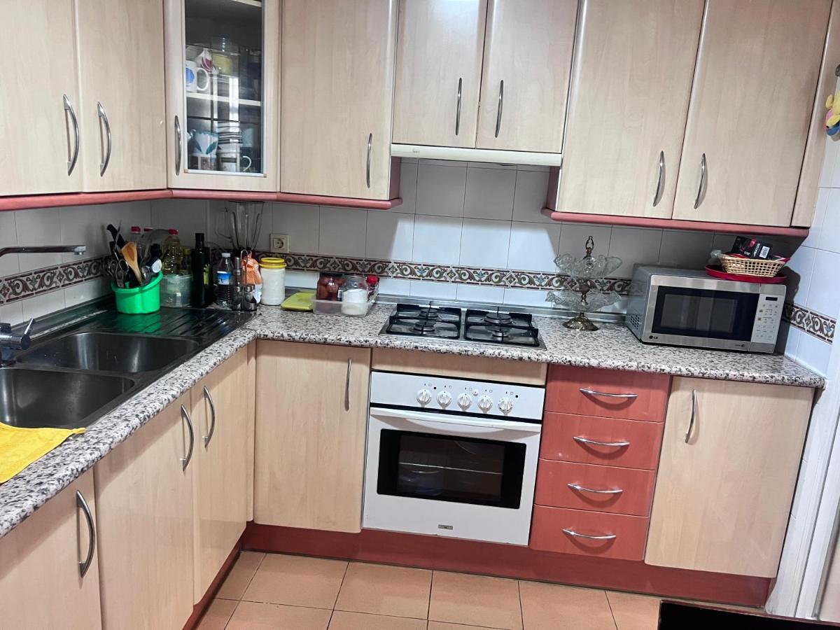 דירות גרנדה Casa Ideal Familias Y Grupos Con Balcones Exterior Soleada Patios Cerca Alhambra, Sierra Nevada, Rio Genil, Lancha Del Genil, Parque Llano Y Reloj Del Sol Con Barbacoas, Campo De Futbol, Circuito Gimnasia מראה חיצוני תמונה