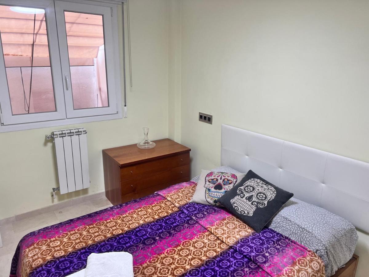 דירות גרנדה Casa Ideal Familias Y Grupos Con Balcones Exterior Soleada Patios Cerca Alhambra, Sierra Nevada, Rio Genil, Lancha Del Genil, Parque Llano Y Reloj Del Sol Con Barbacoas, Campo De Futbol, Circuito Gimnasia מראה חיצוני תמונה